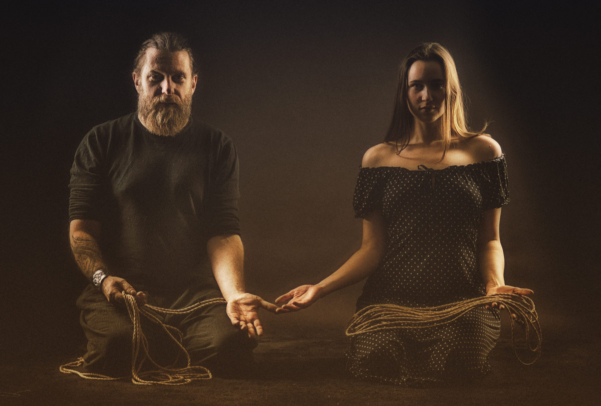 Olavi Sõna ja Maria Rannaääre pakkumas shibarit